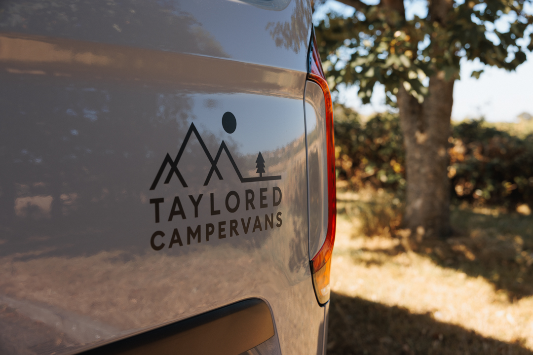 Taylored badge