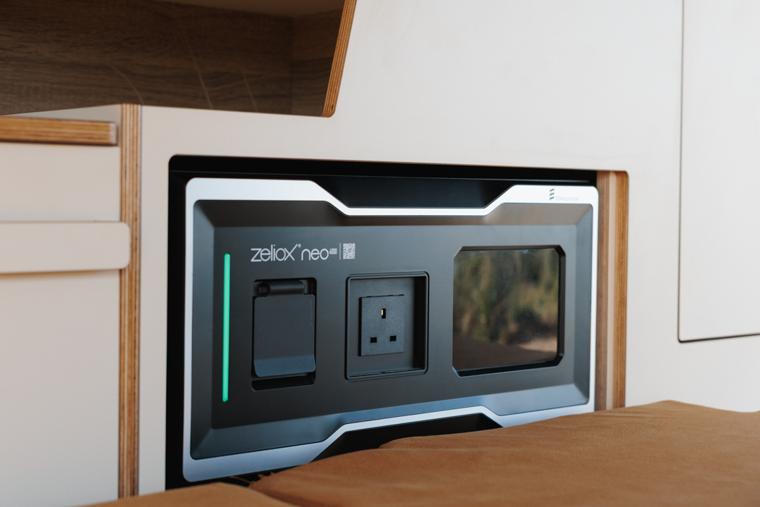 Zeliox power supply