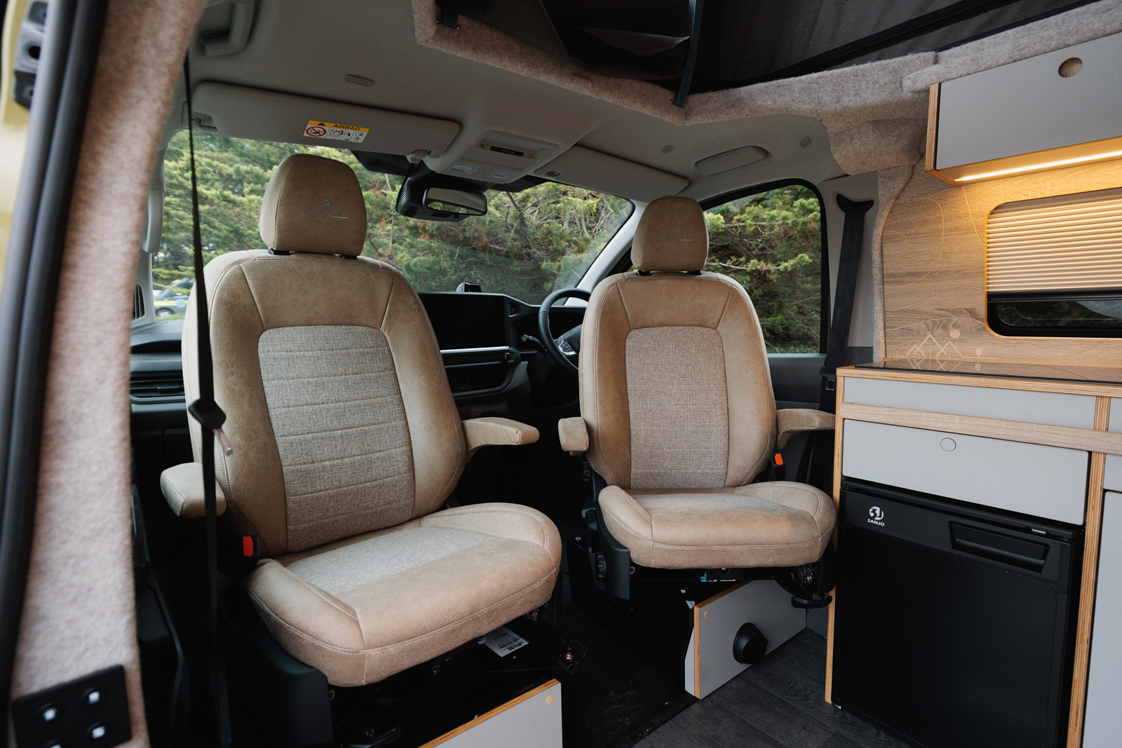 Front swivel seats